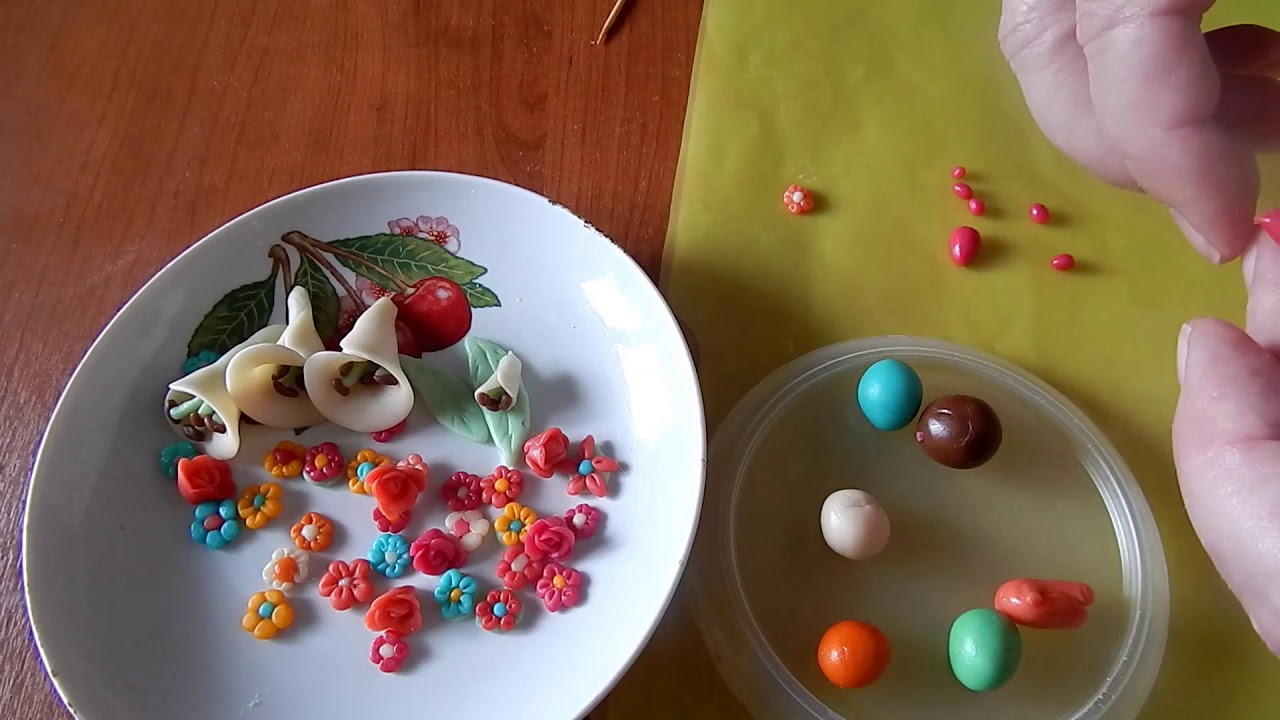 Маленькие цветочки из шоколадной мастики. - YouTube