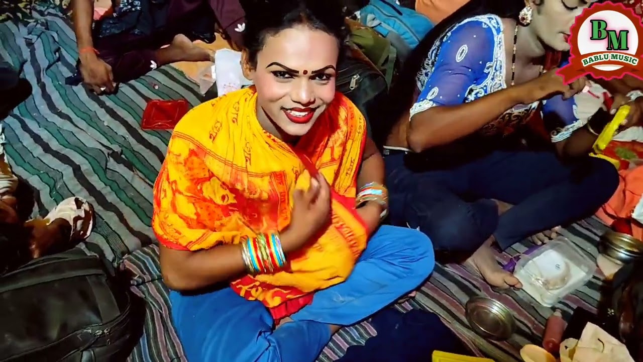 करिश्मा जी का पहला पहला ऐसा मेकफ वीडियो है बहुत खूबसूरत डांसर गजब का लुक देख सकते हैं