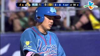 20130914 CPBL 猿vs象 4上 郭嚴文打到二壘方向 陳江和沒掌握到彈跳 想補救也來不及