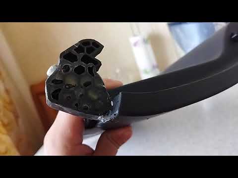 An excellent solution if the glove compartment hinges on your Audi A4 B6 have broken off.
