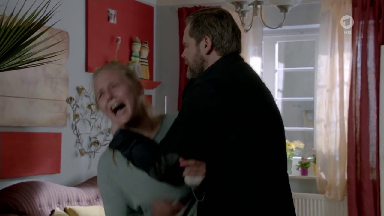 Lucie Hollmann kriegt die Krise - Polizeiruf 110: Dünnes Eis