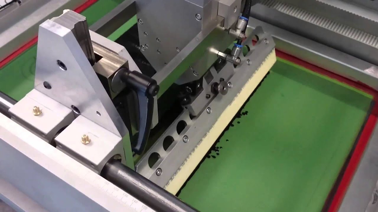 Combination printing for labels - Screen and hot stamping - Semi rotary die cutting and flexo