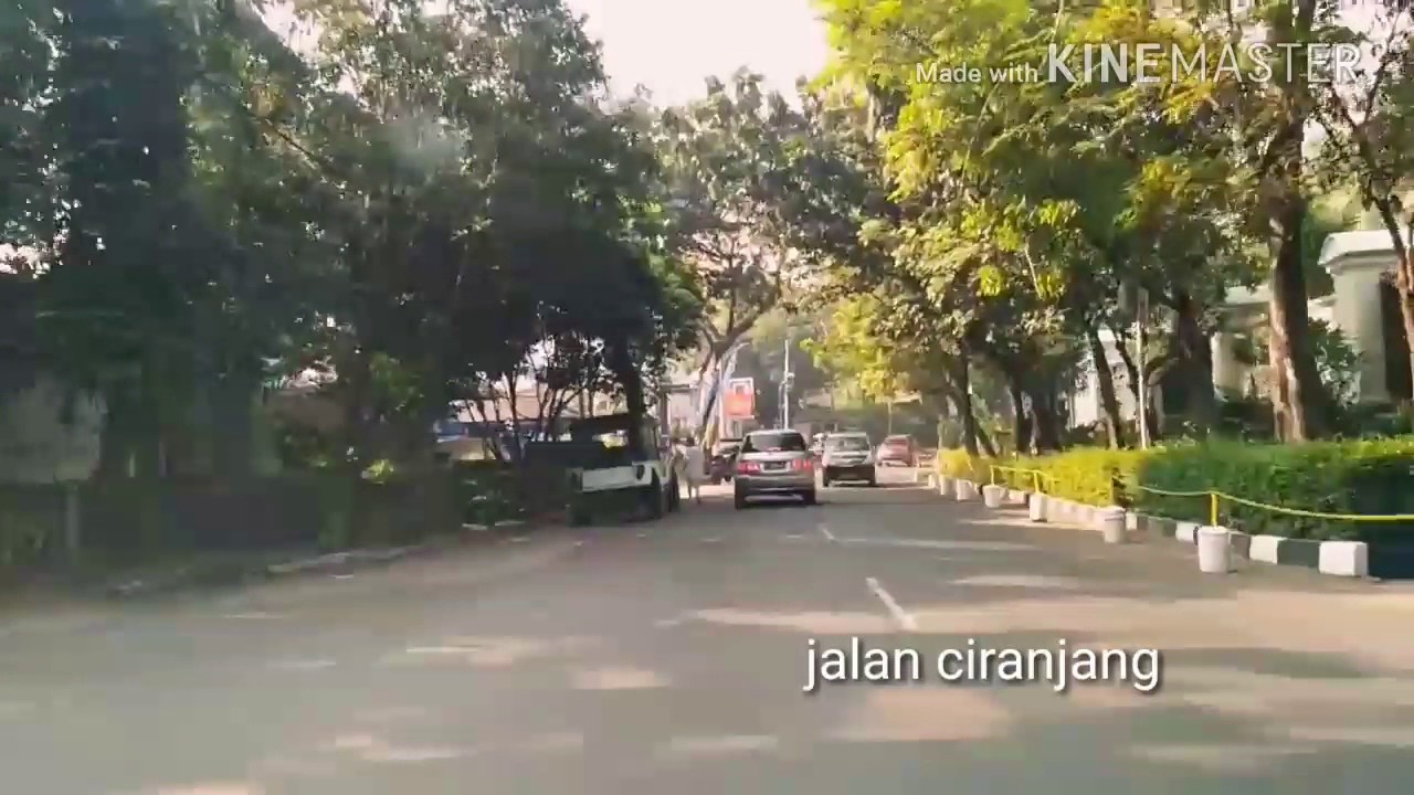 Jalan Cikajang ke arah jalan Darmawangsa . Jakarta Selatan 