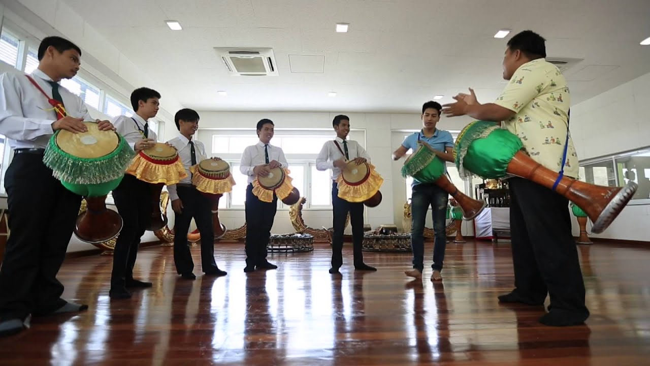 ดาราศาสตร์ : 'โอ๊ค ภานุพงศ์' กับการแสดงกลองยาว ครั้งแรกในชีวิต!  30 ส.ค. 57  (2/4)