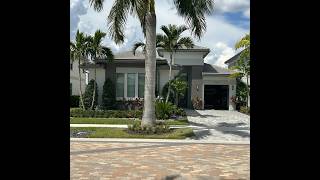 Approx. 2,464 sq fr 1 Story  3bd / 3.5 bth, den and split 3 car garage