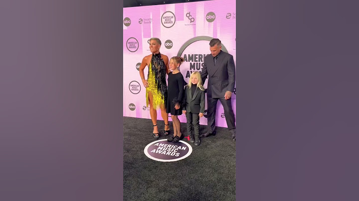 It’s a family affair for P!NK at the #AMAs #shorts