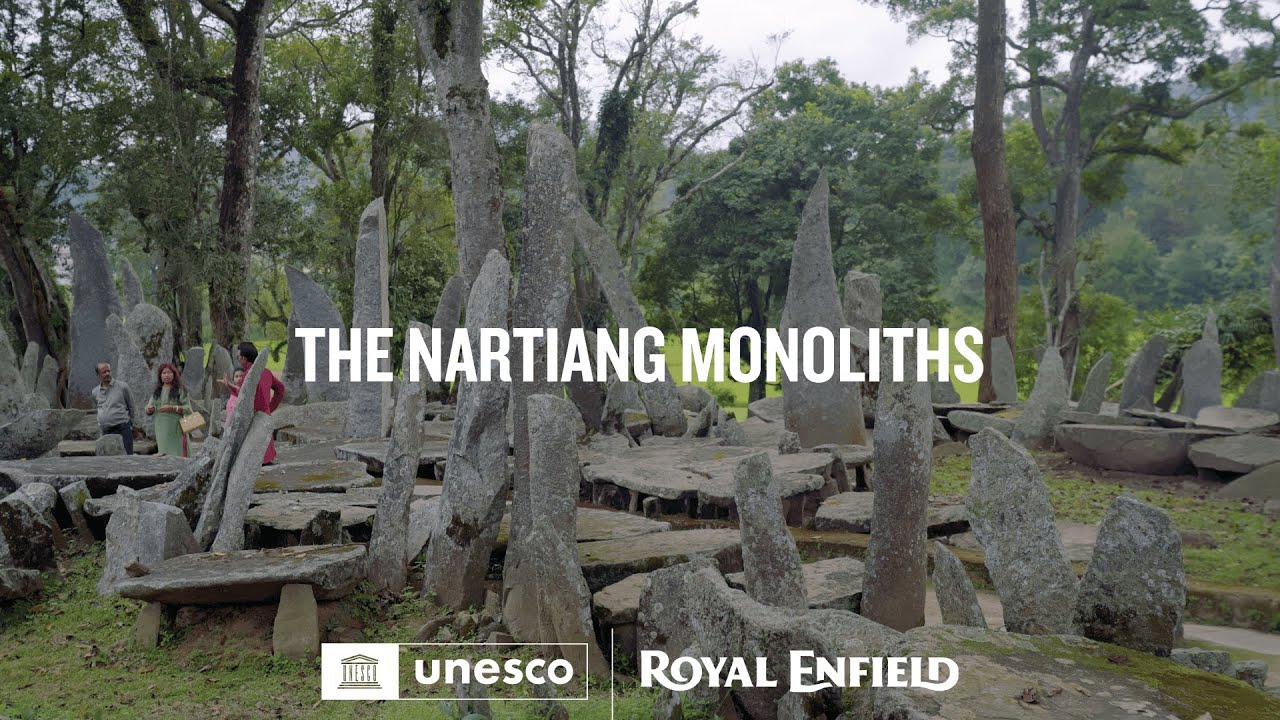 The monoliths and old tales of sacrifices from Nartiang - Hand of Colors