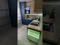 Синяя эмаль и телевизор встроенный в фасад
