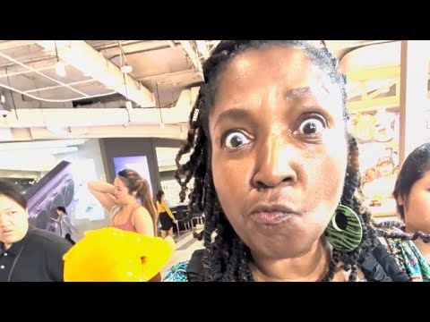 THAILAND DAY 1 - TRYING MARIAN PLUM FOR FIRST TIME  -TROPICAL BANGKOK MARKET VISIT