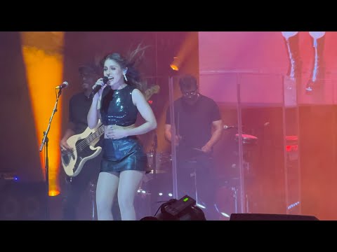 Sunidhi Chauhan Live