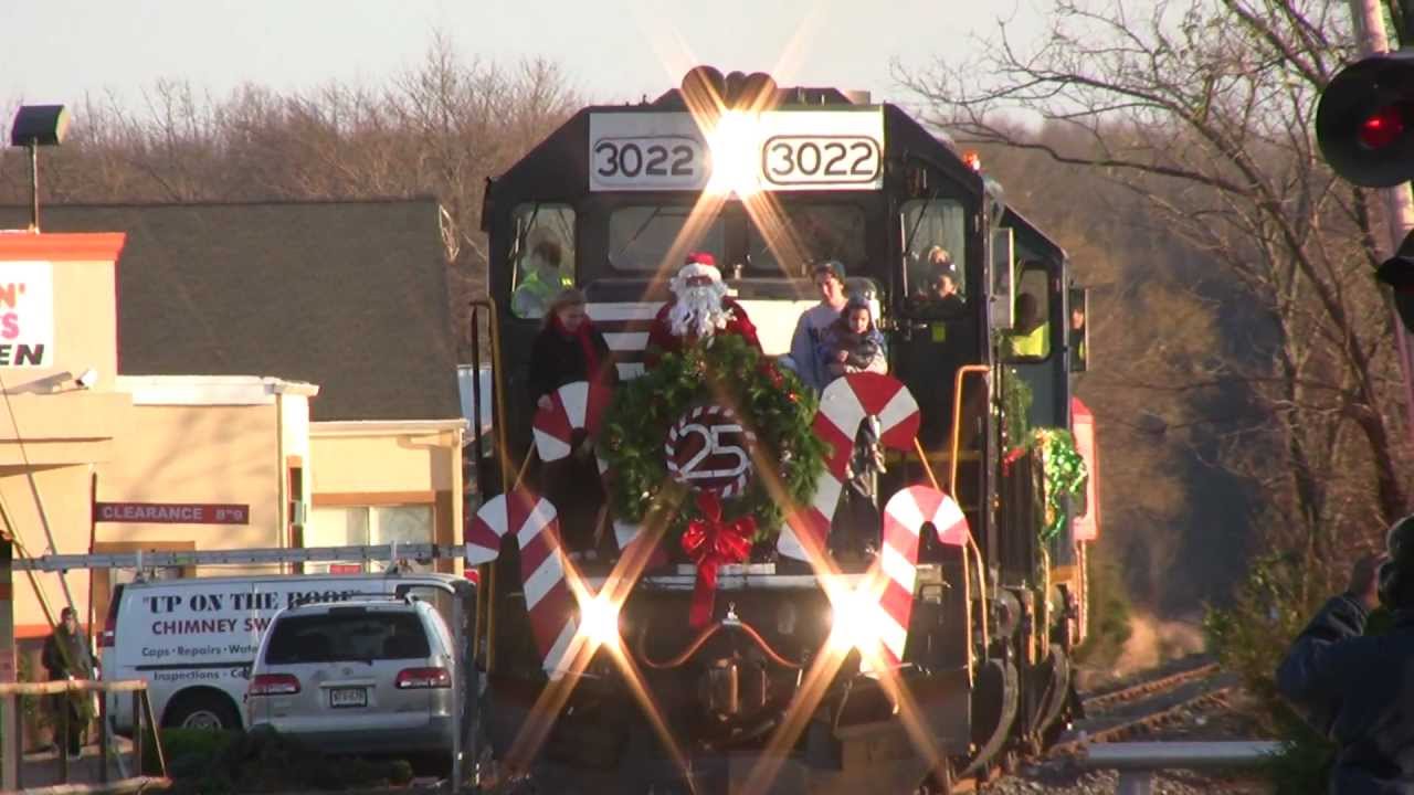 HD: Conrail Santa Train - Six Minutes of Leslie RS3L Horn and Federal Q Sirens!!