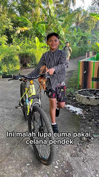 Malah cuma pake celana pendek #shorts