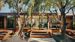 Evin Tasarımı, Çağdaş Ve Otantik Orta Yüzyıl Mobilyalarının Bir Karışımıdır.