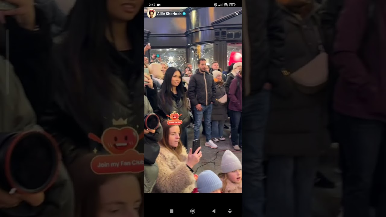 Allie Sherlock live 29/11/2025 Grafton Street, Dublin, Irland