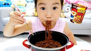 Boram and Conan Learn How To Make Black Noodle for Kids