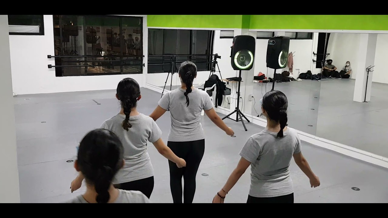 Ballet folklórico juvenil Contrastes de México/La Guacamaya