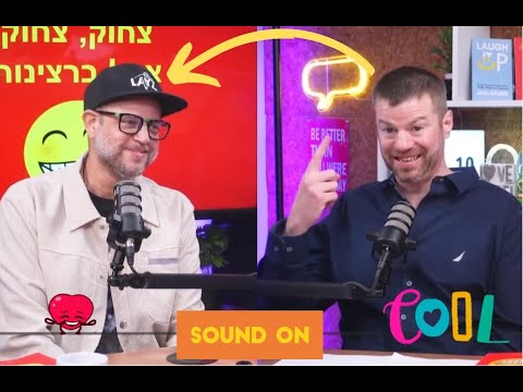 ראיון חד, מצחיק וחכם עם הקומיקאי עידן ניידיץ' – הצצה מאחורי הקלעים של ההומור, הכתיבה והחשיבה הקומית!
