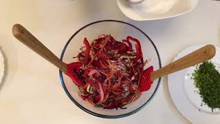 ВЕСЕННИЙ салат из капусты, сырой свеклы, моркови ,нарезанные как спагетти. ВЕСЕННИЙ салат из капусты, сырой свеклы, моркови ,нарезанные как спагетти.