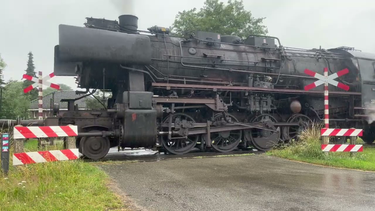 Spoorwegovergang Stadskanaal // Dutch Railroad Crossing