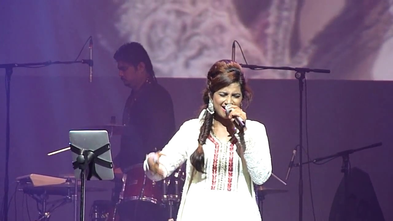 Download Anbe Vaa Munbe Vaa -Shreya Ghosal LIVE in  Singapore ‎31 ‎October ‎2012 03