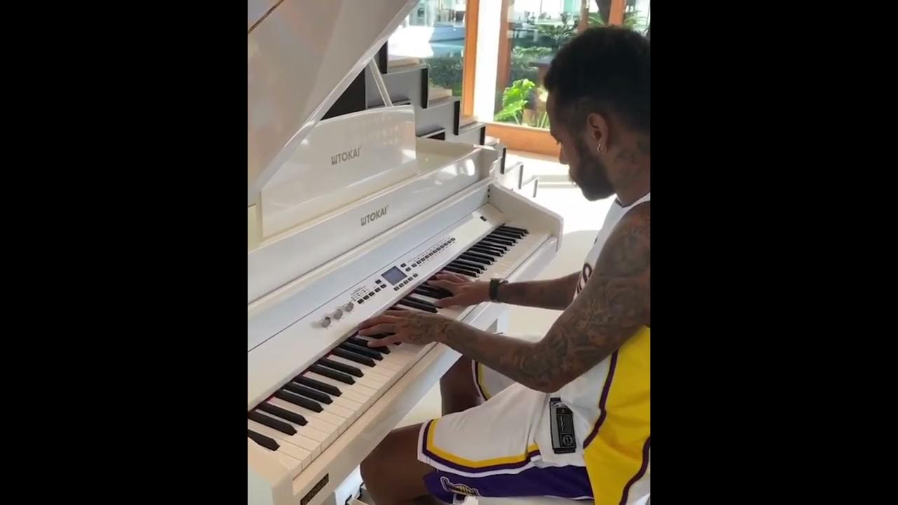 Neymar playing on piano, John Legend All of me melody Neymar playing on piano, John Legend All of me melody