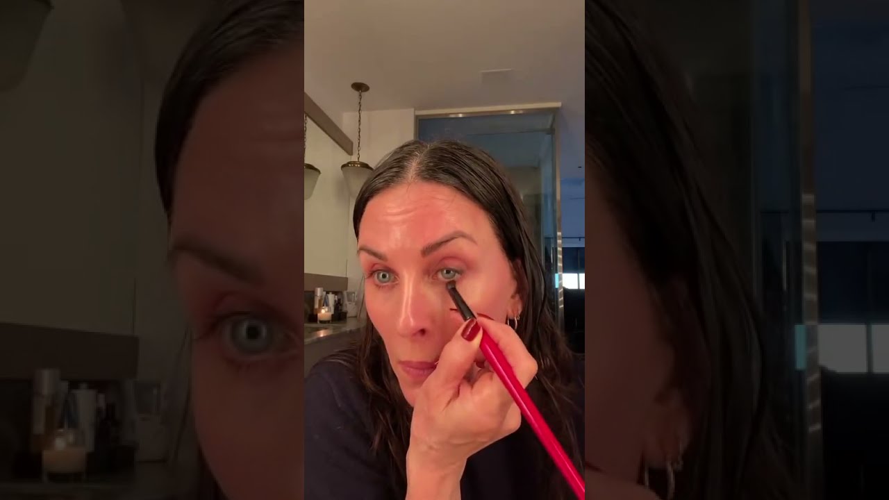 Courteney Cox makeup routine F.R.I.E.N.D.S 5 minute makeup by