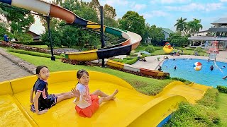 Main Perosotan Besar dan Berenang Yuk Sama Harper - Playground Waterpark untuk Anak