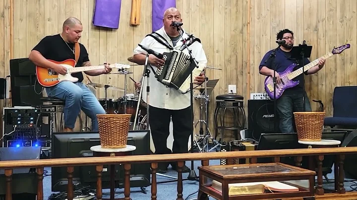 Sammy Muoz & Friends Live Featuring Ralph Flores -...