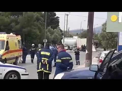 Τροχαίο με εγκλωβισμένους στην Κορωπίου   Μαρκοπούλου Βυτιοφόρο συγκρούστηκε με φορτηγό και ΙΧ