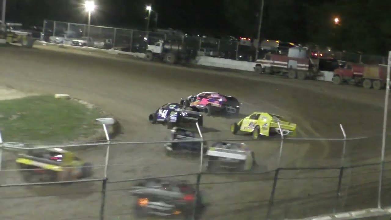 Wilmot Raceway Modified Feature 8-6-2022