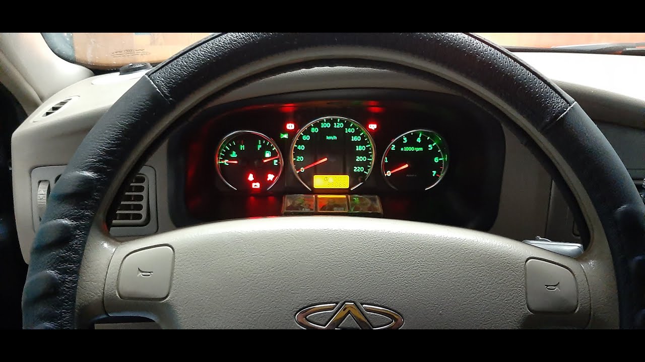 Чери Амулет моргают лампочки на приборной панели при закрытых дверях ...