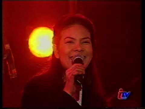 หลับตา    วิยะดา โกมารกุล ณ นคร และ ป้อม ออโตบาห์น   แสดงสด