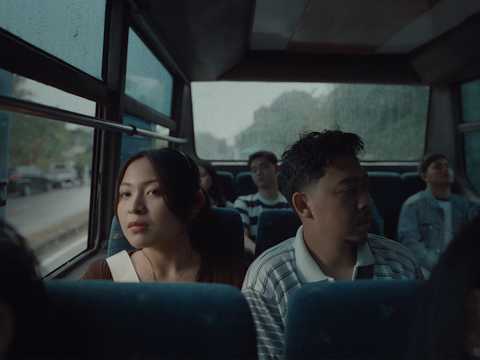 Bernadya, Pamungkas - Lebih Beruntung Sedikit (Official Video)