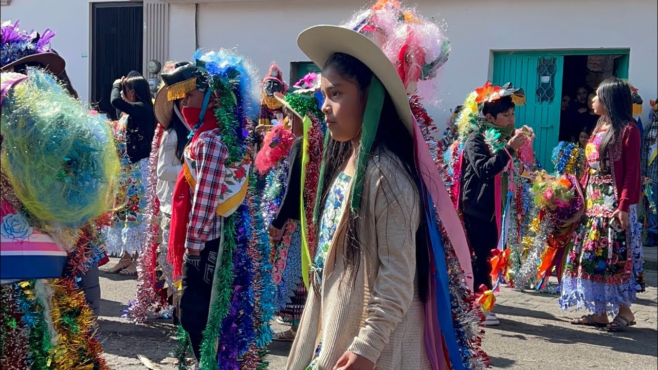(8)💃Tradicional baile por las casas//fiesta año nuevo 