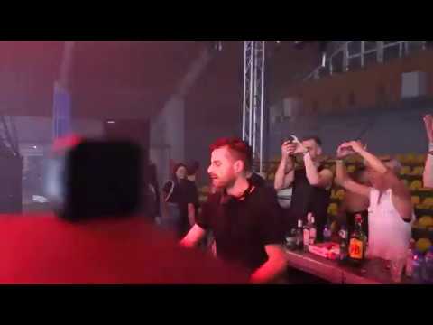 Metropolis pres. Hello