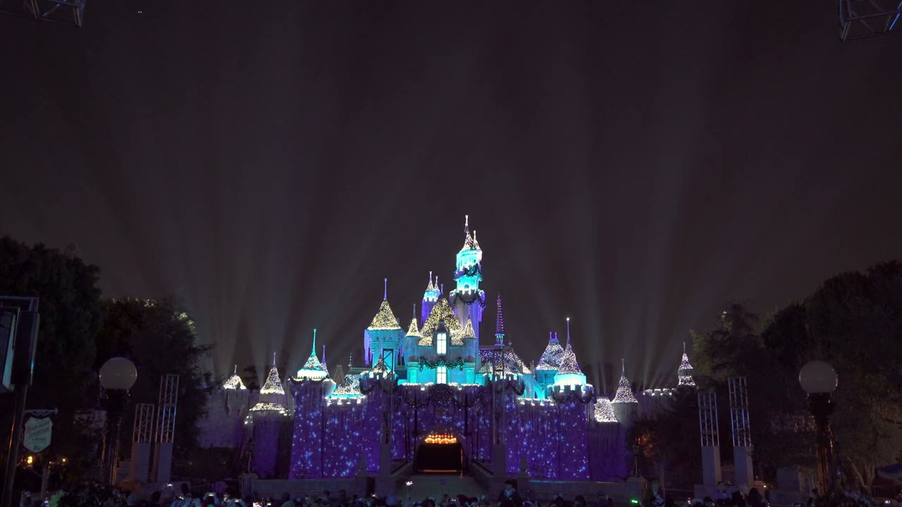 4K - Disneyland - 2022 - Holiday projections on Sleeping Beauty Castle when fireworks canceled