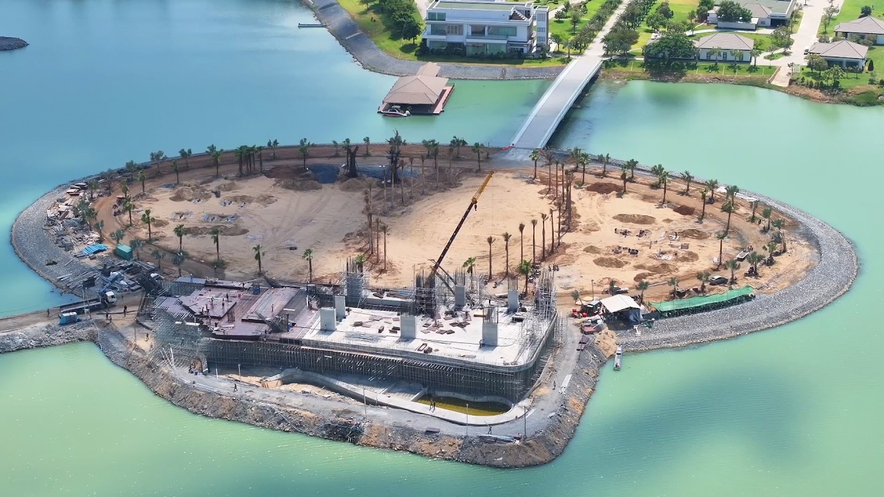 Great new update, see the development and changes to the building site ...