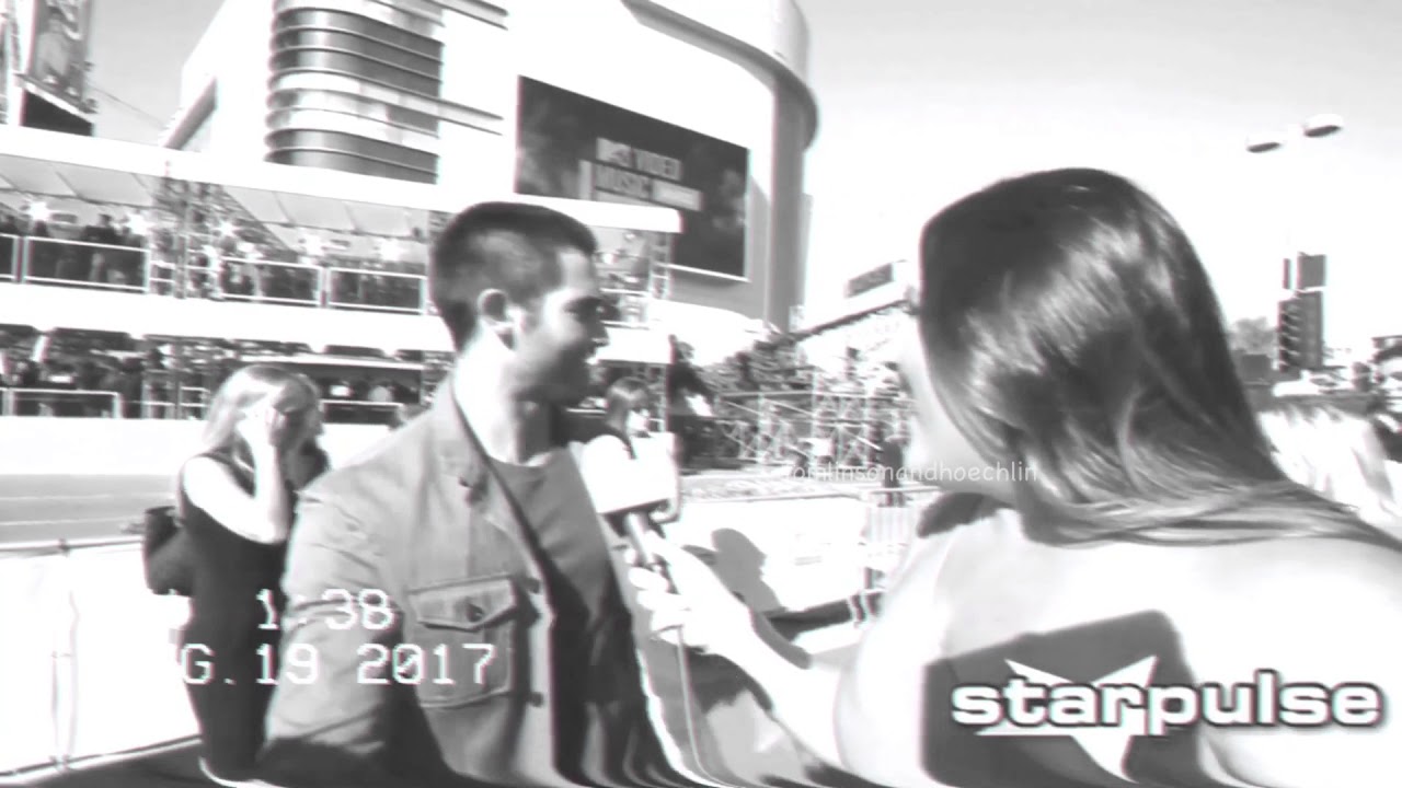 tyler hoechlin & fans.