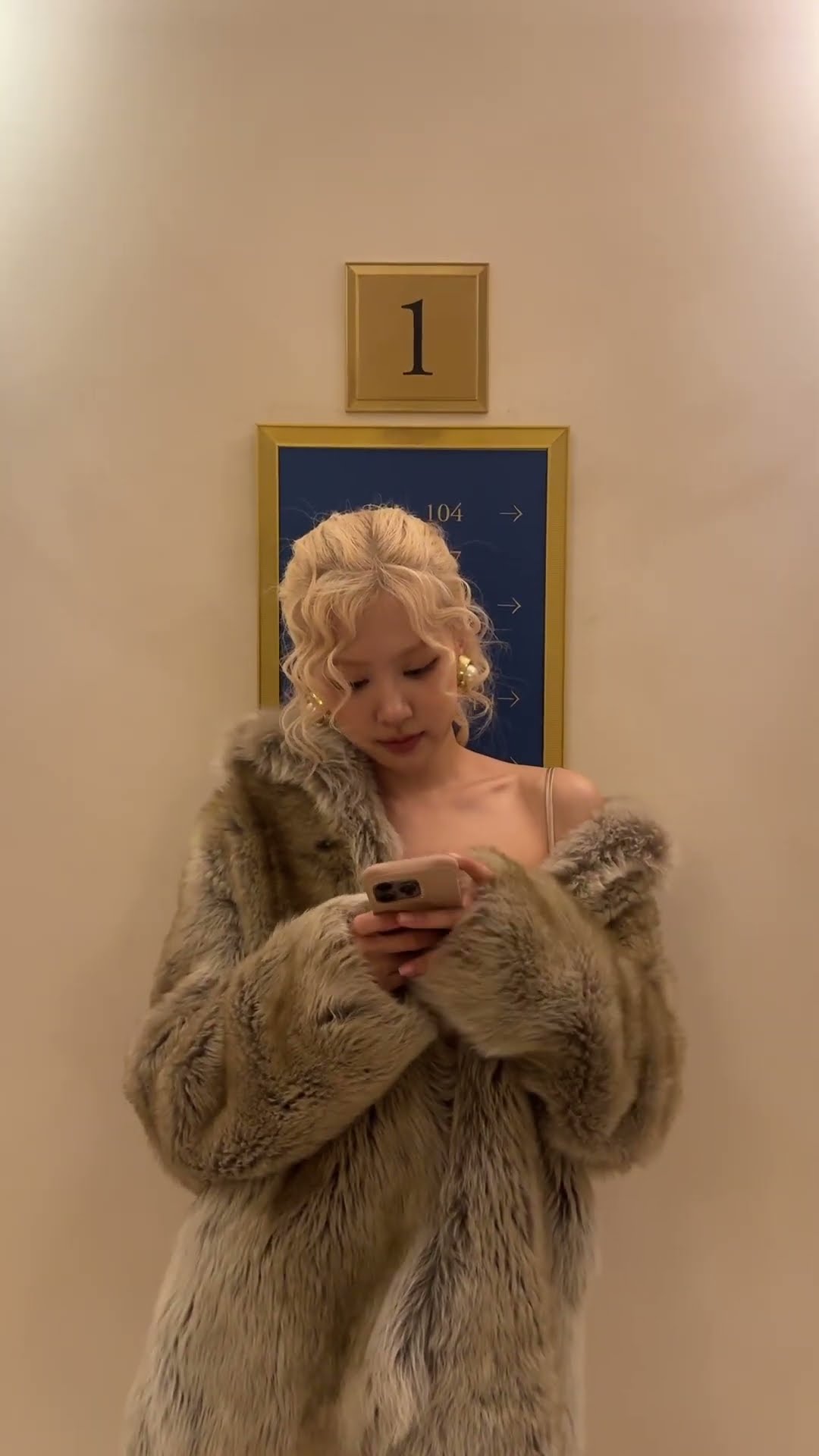 hi my number ones.. ♡♡ did you see..?? vampirehollie is open for u to follow ?