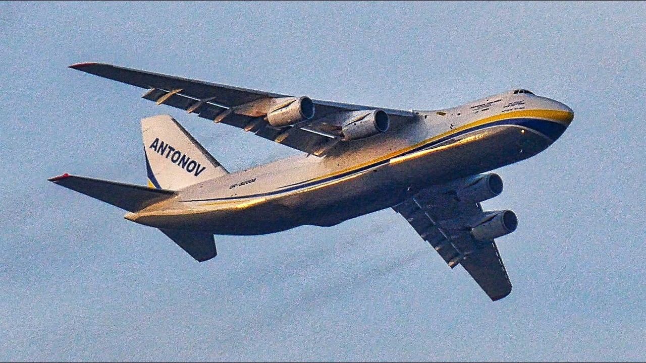 ANTONOV AN-124 RUSLAN Sunset Takeoff from Batajnica Airbase | 4K