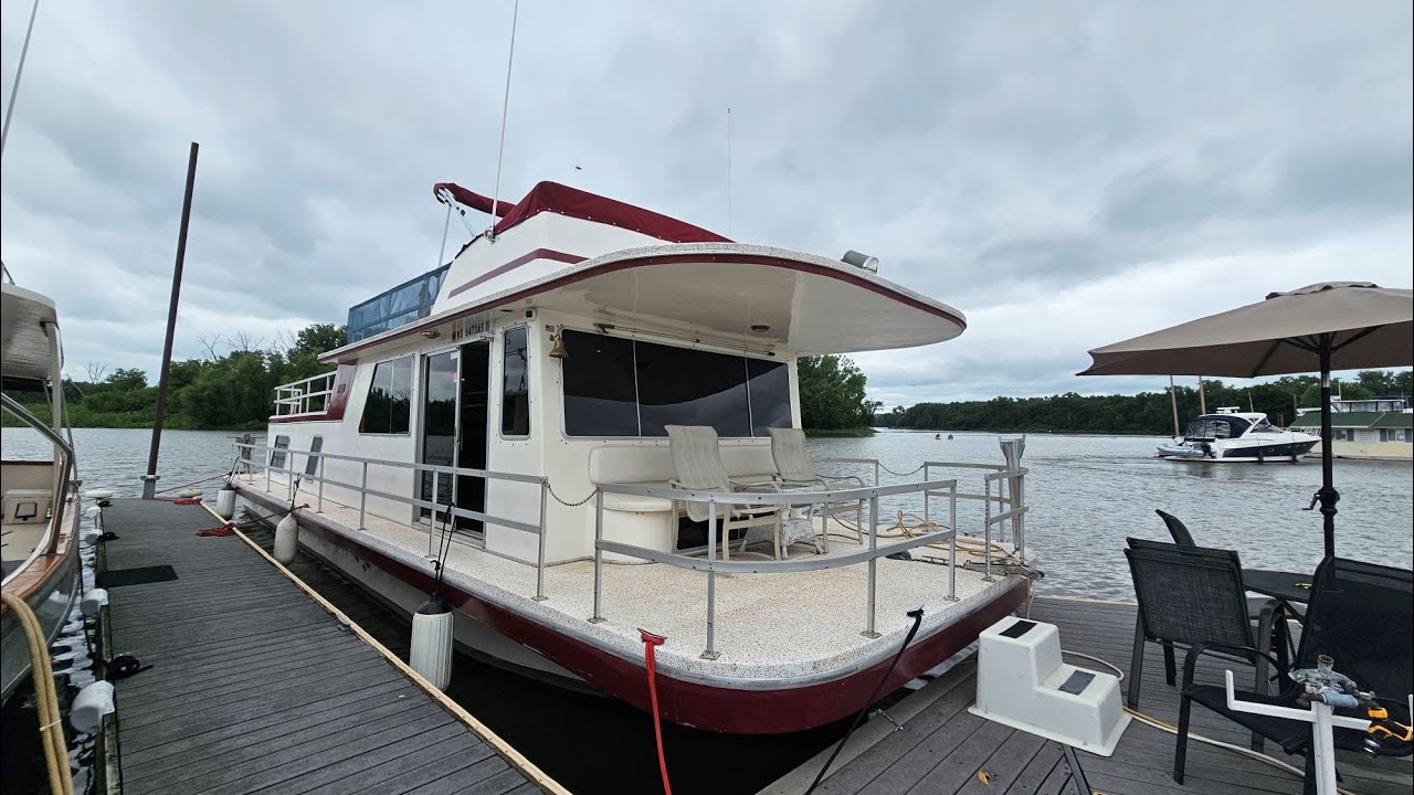 🔥 HUGE Cheap Houseboat.  Is it better then a house? Under $20K for a live-aboard. #houseboat #love