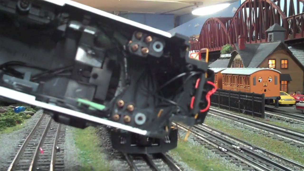 Fixing the ditch lights on an MTH locomotive - YouTube