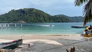 Keindahan  wisata pantai sikuai island