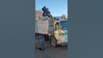 Heil DuraPack Python On Trash! #garbagetruck #shorts