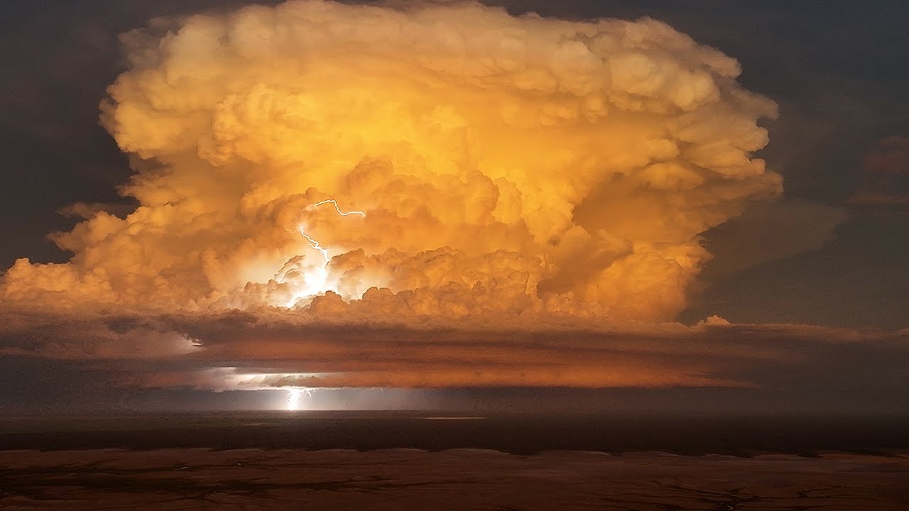 Storm catches a boundary in Western Australia