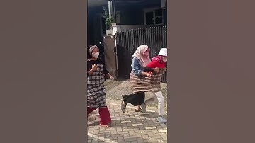 lomba lari mengunakan sarung
