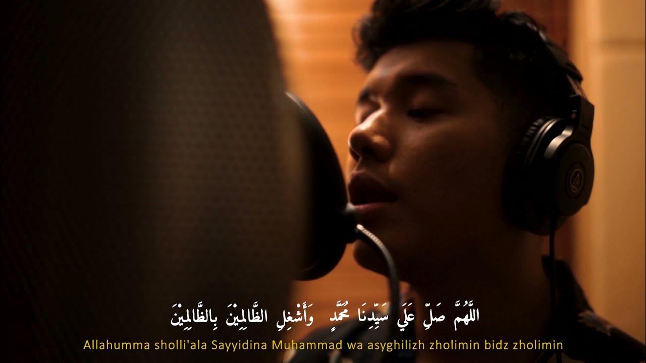 Ichkarida bolish uchun videoni tomosha qiling. Natalya Volkovaning tukli mushuki