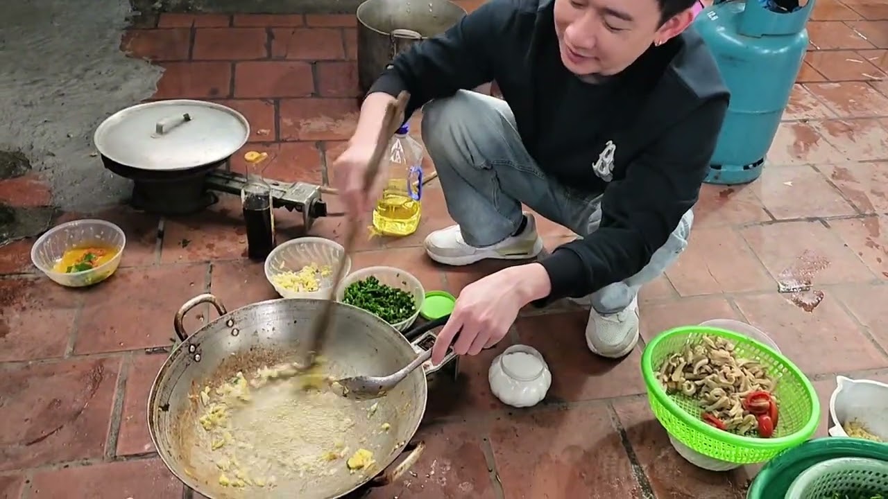 Cuối năm làm bữa thịt chó rượu mận tất niên cả nhà đoàn tụ miền Bắc dân dã ở quê