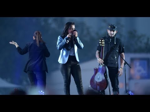emocionadas,-maiara-e-maraisa-choram-após-homenagem-de-3-anos-sem-o-cristiano-araújo-(ao-vivo)