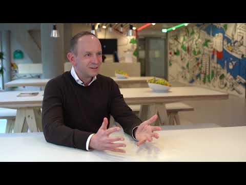 Phil Riehm Squared Online Speaker Prof. Dr. Philipp Riehm im Interview - YouTube